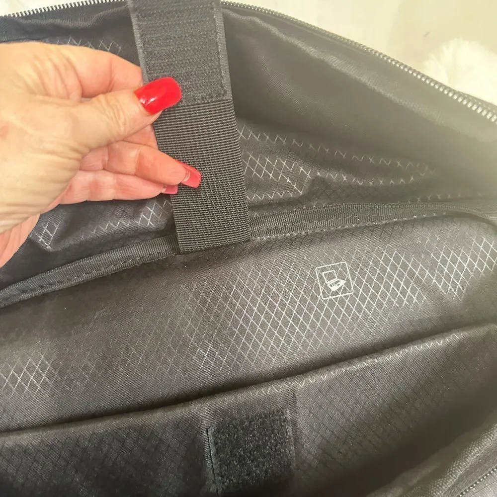 Samsonite Modern Utility Computer Laptop Messenger Travel Bag Dark Charcoal Gray